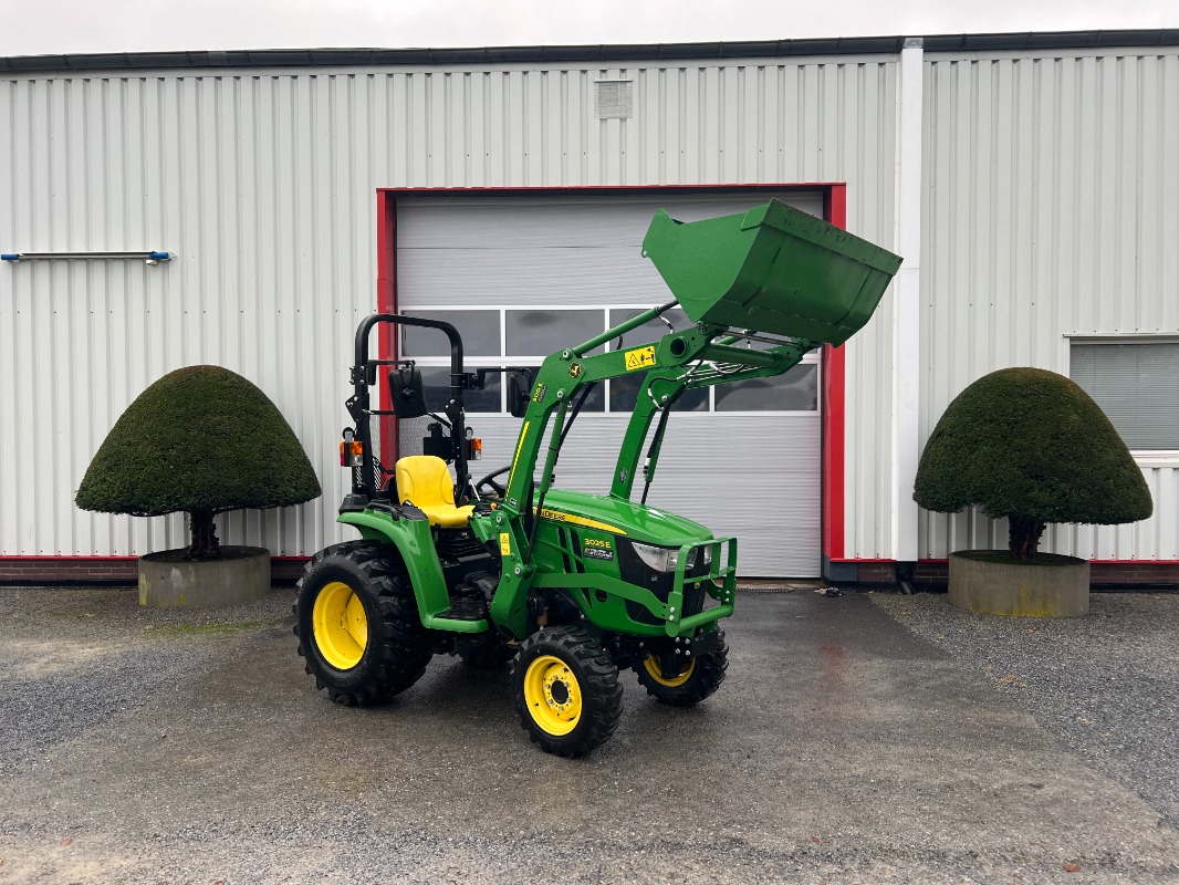 John Deere 3025E gebraucht Baujahr 2022 – Produktbild 1