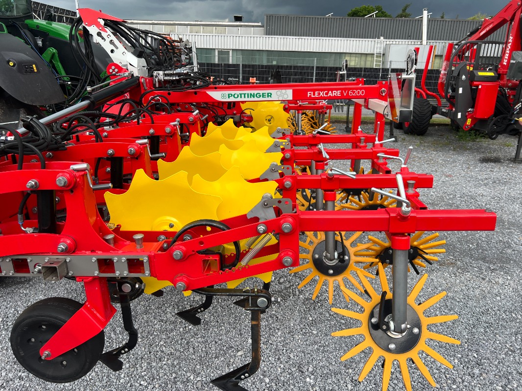 Pöttinger Flexcare V 6200 Rollhacke gebraucht Baujahr 2023 – Produktbild 1