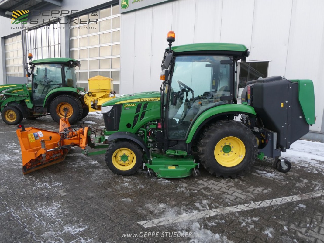John Deere 3046R mit Schneeschild u.v.m. gebraucht Baujahr 2022 – Produktbild 1