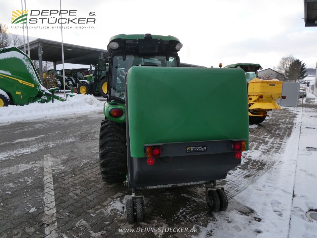 John Deere 3046R mit Schneeschild u.v.m. gebraucht Baujahr 2022 – Produktbild 5