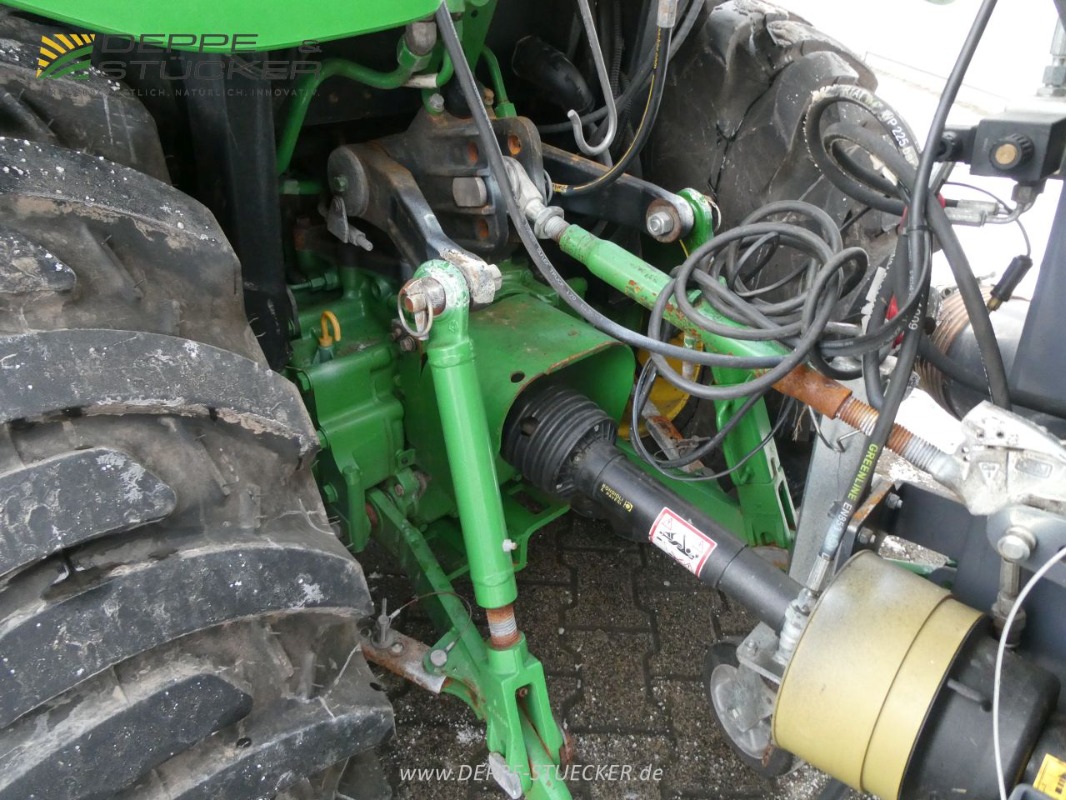 John Deere 3046R mit Schneeschild u.v.m. gebraucht Baujahr 2022 – Produktbild 6
