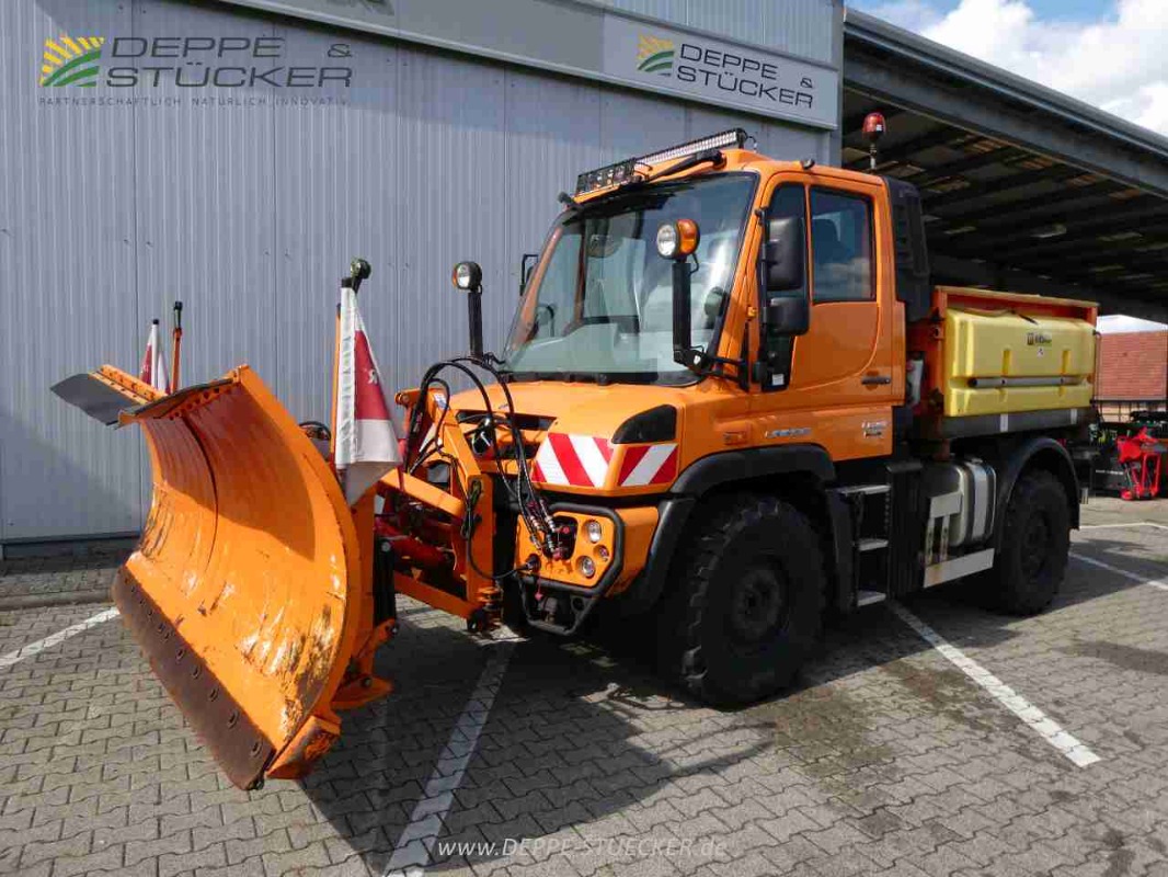 Mercedes-Benz Unimog U318 mit Schild+Streuer gebraucht Baujahr 2014 – Produktbild 3