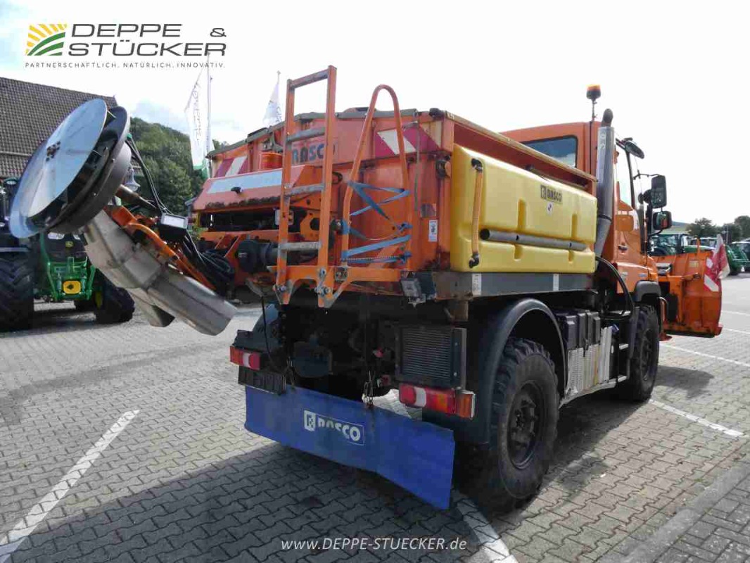 Mercedes-Benz Unimog U318 mit Schild+Streuer gebraucht Baujahr 2014 – Produktbild 6