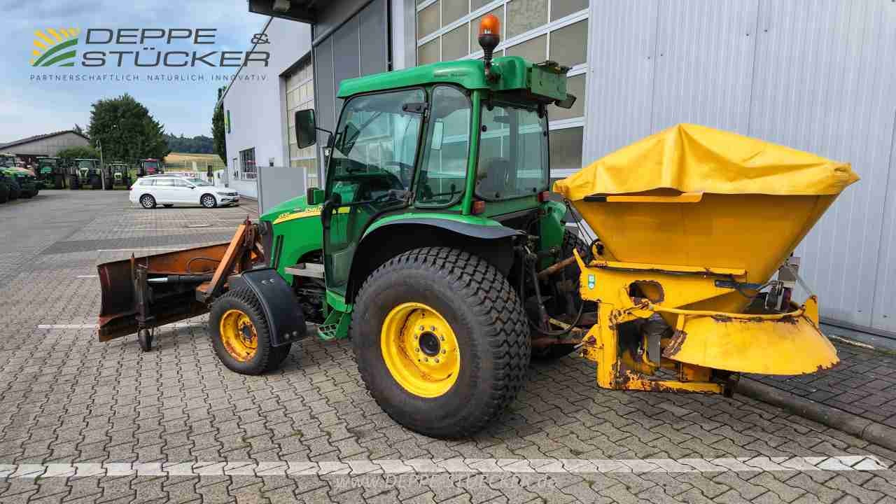 John Deere 4520 mit Anbaugeräten gebraucht Baujahr 2005 – Produktbild 4