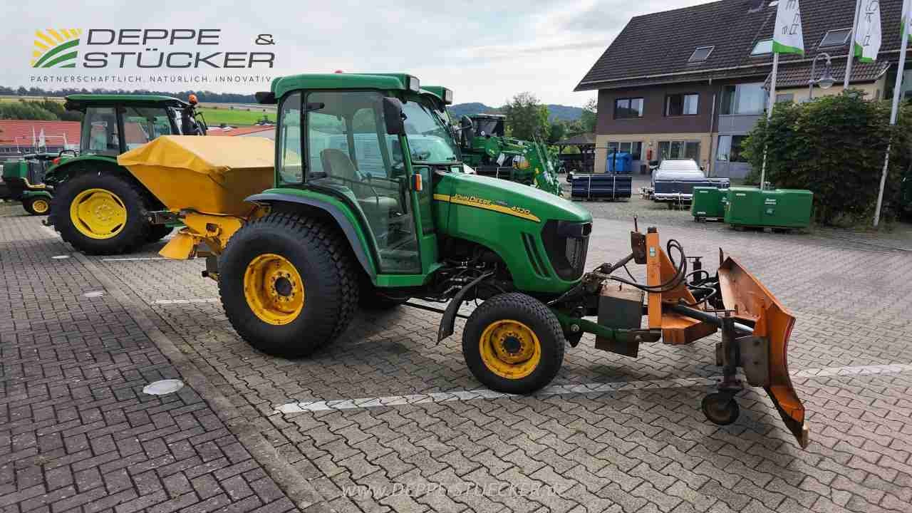 John Deere 4520 mit Anbaugeräten gebraucht Baujahr 2005 – Produktbild 6
