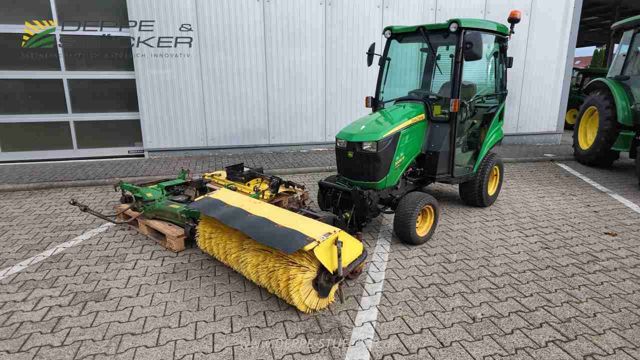 John Deere 1026R mit Anbaugeräten gebraucht Baujahr 2012 – Produktbild 1