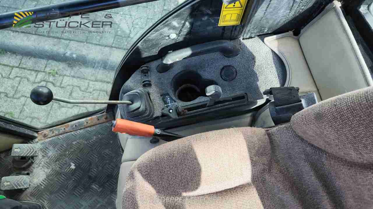 John Deere 1026R mit Anbaugeräten gebraucht Baujahr 2012 – Produktbild 5