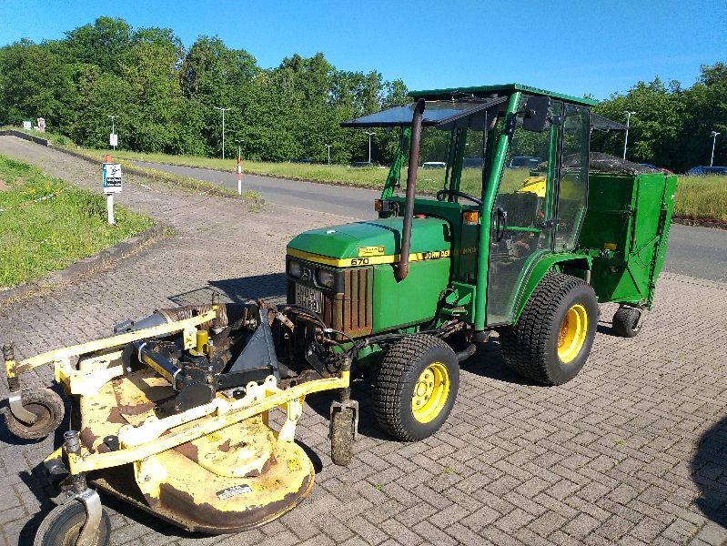 John Deere 670 mit Mähwerk und Grasaufnahme gebraucht Baujahr 1995 – Produktbild 2