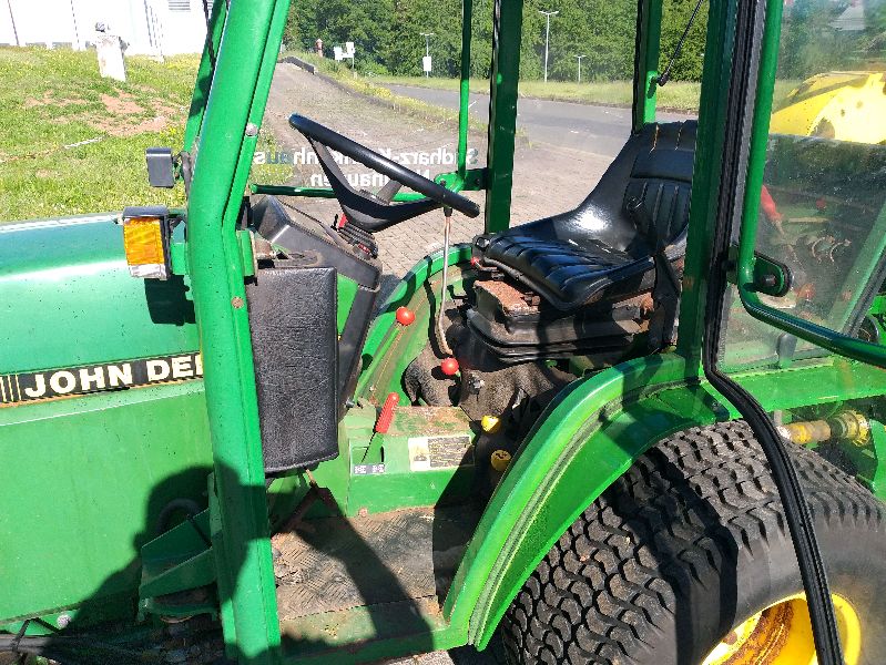 John Deere 670 mit Mähwerk und Grasaufnahme gebraucht Baujahr 1995 – Produktbild 3